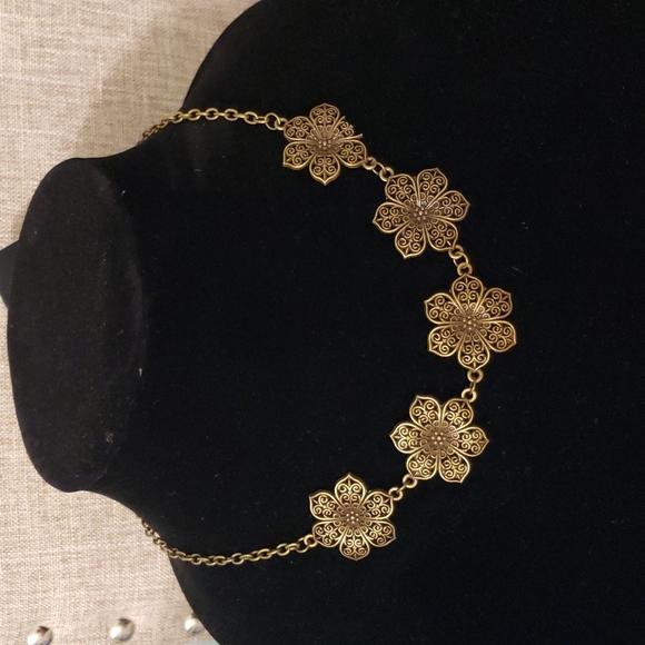 💜 Paparazzi Jewelry Short Brass necklace